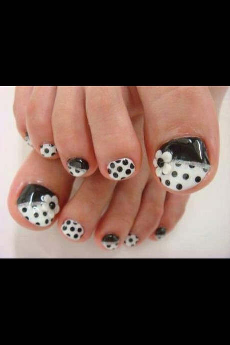 black-and-white-toe-nail-art-37_9 Alb-negru deget de la picior nail art