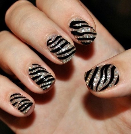 black-nail-styles-69_18 Stiluri de unghii negre