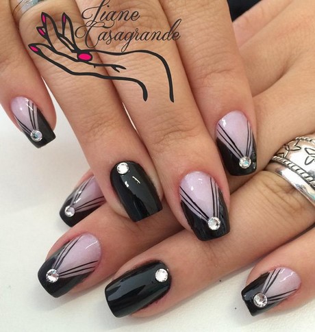 designs-for-black-nails-23_14 Modele pentru unghii negre