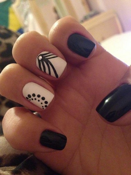 easy-black-and-white-nail-designs-99_13 Modele ușoare de unghii alb-negru