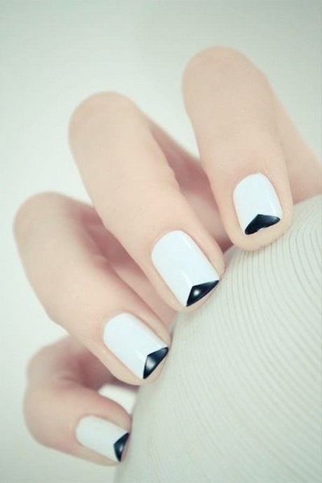 easy-black-and-white-nail-designs-99_5 Modele ușoare de unghii alb-negru