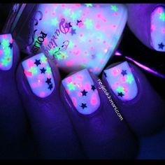 glow-in-the-dark-nail-designs-74_18 Glow în desenele unghiilor întunecate