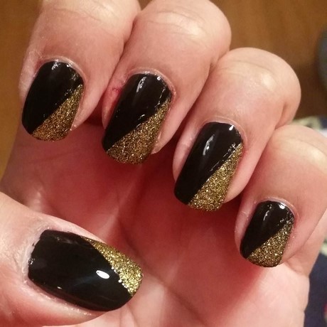 gold-and-black-nail-art-designs-01_18 Modele de artă de aur și negru