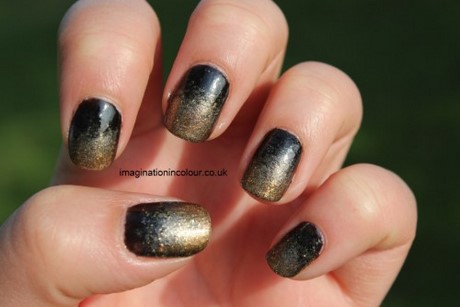 gold-and-black-nail-polish-designs-63_16 Modele de lacuri de unghii de aur și negru