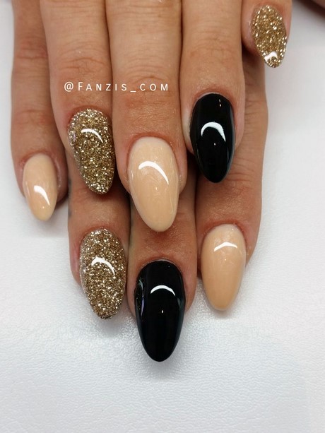gold-and-black-nails-60_13 Aur și unghii negre