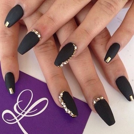 gold-and-black-nails-60_14 Aur și unghii negre