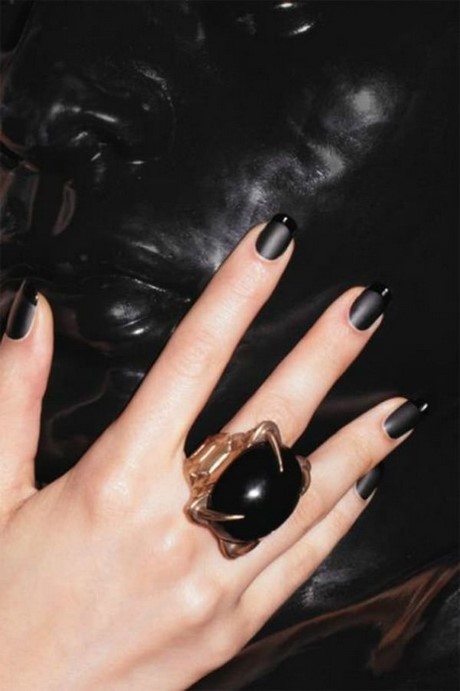 long-black-nail-designs-45_19 Modele lungi de unghii negre