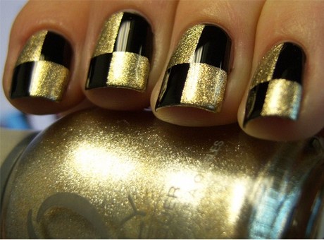 nail-art-gold-and-black-68_20 Nail art aur și negru