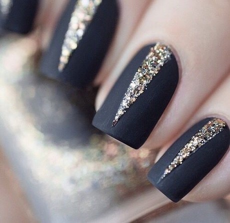 nail-designs-black-and-gold-81_13 Modele de unghii negru și auriu