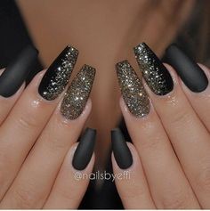 nail-designs-black-and-gold-81_16 Modele de unghii negru și auriu