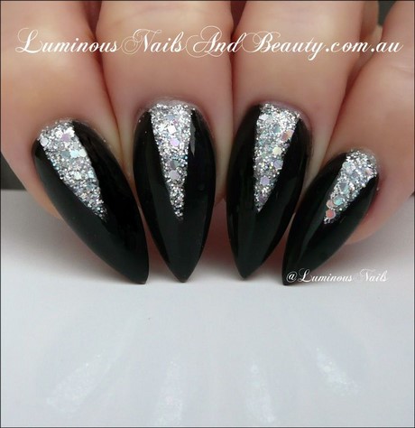 nail-designs-black-and-silver-66_18 Modele de unghii negru și argintiu