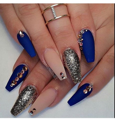 nail-designs-in-blue-85_5 Modele de unghii în albastru