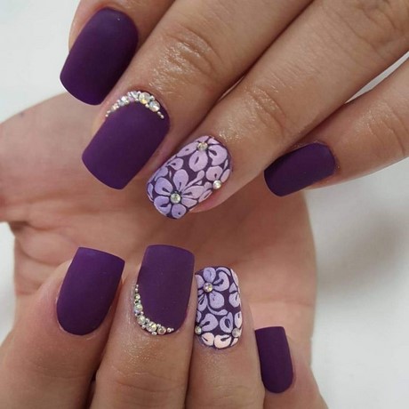 nail-designs-in-purple-34_14 Modele de unghii în violet