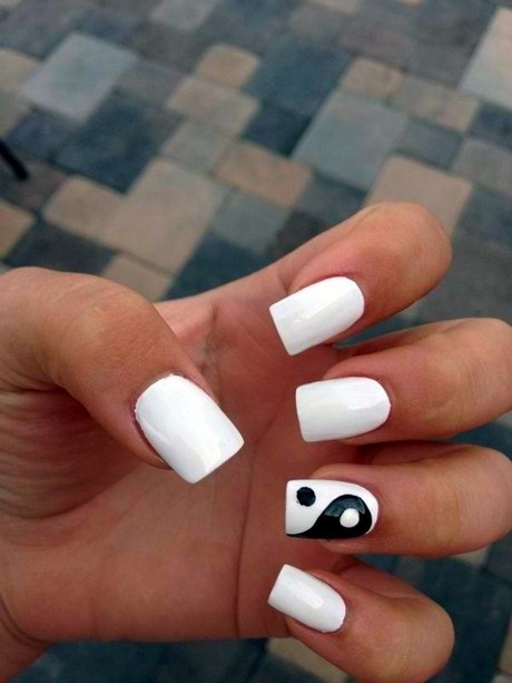 nail-designs-on-white-nails-27_9 Modele de unghii pe unghii albe