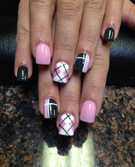 nail-designs-pink-and-black-31_7 Modele de unghii roz și negru