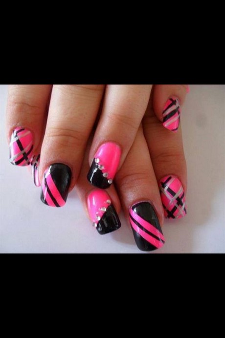 nail-designs-pink-and-black-31_9 Modele de unghii roz și negru
