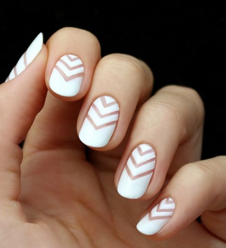 nails-white-design-89_18 Cuie design alb