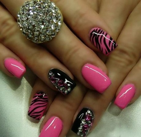 pink-and-black-nail-art-designs-56_13 Modele de unghii roz și negru