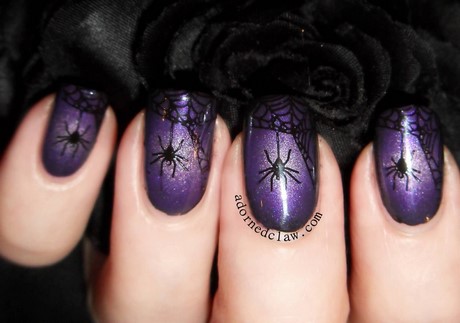 Violet unghii de halloween