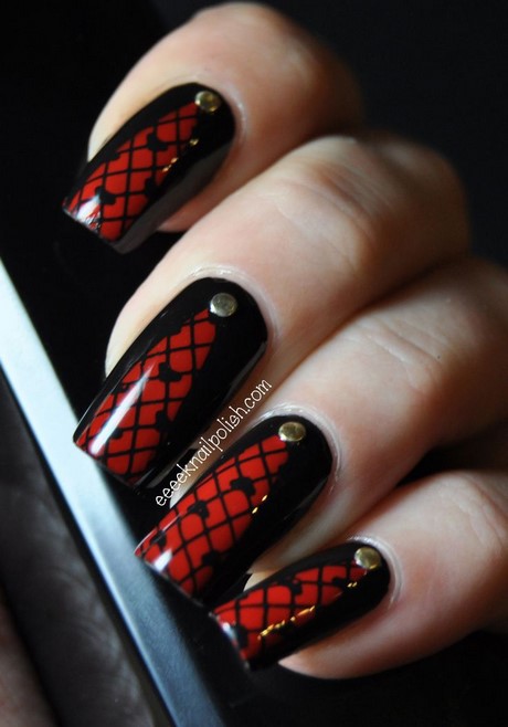 red-black-nail-designs-29_14 Modele de unghii roșii negre