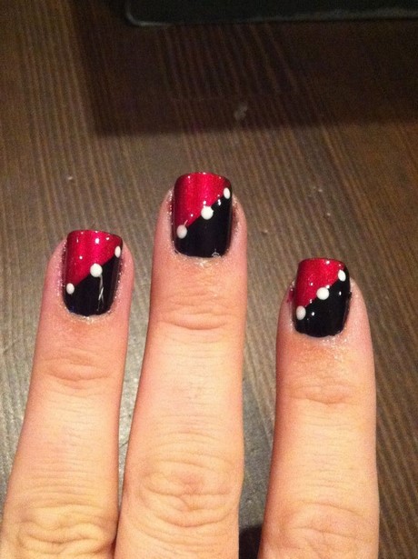 red-black-nail-designs-29_6 Modele de unghii roșii negre