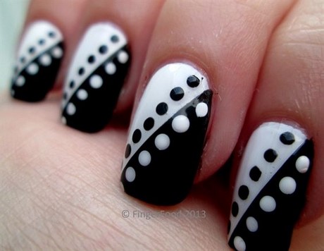 simple-black-and-white-nail-art-designs-77_13 Modele simple de unghii alb-negru