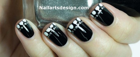 simple-black-and-white-nail-art-designs-77_14 Modele simple de unghii alb-negru