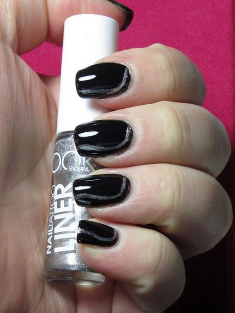 simple-black-nail-art-designs-61 Modele simple de unghii negre