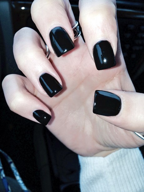 simple-black-nails-33_15 Unghii simple negre
