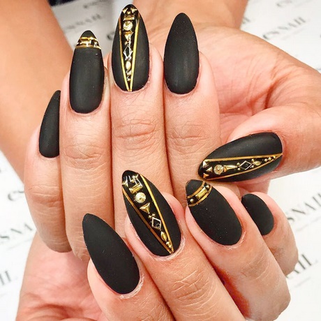 black-and-gold-stiletto-nails-73_17 Unghii stiletto negre și aurii
