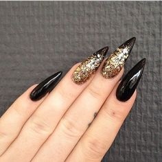 black-and-gold-stiletto-nails-73_3 Unghii stiletto negre și aurii