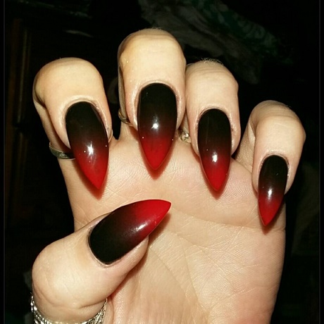 black-and-red-stiletto-nails-20_4 Unghii stiletto negre și roșii