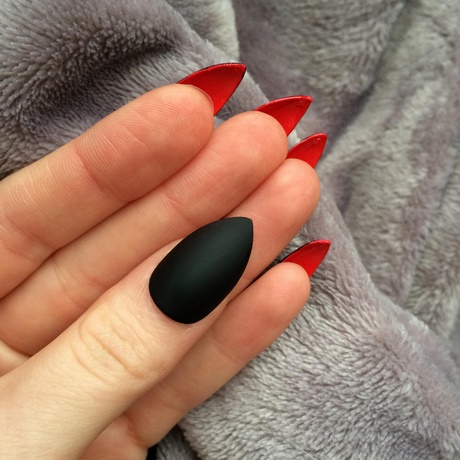 black-and-red-stiletto-nails-20_5 Unghii stiletto negre și roșii