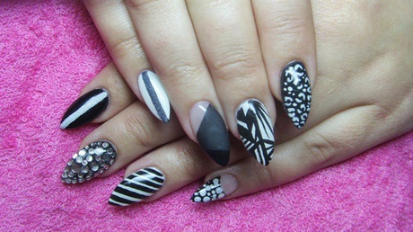 black-and-white-stiletto-nail-designs-75_20 Modele de unghii stiletto alb-negru