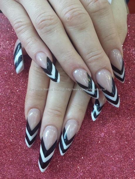 black-and-white-stiletto-nails-27 Unghii stiletto alb-negru
