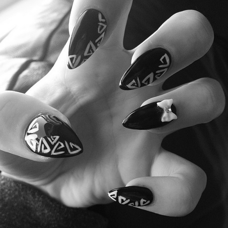 black-and-white-stiletto-nails-27_11 Unghii stiletto alb-negru