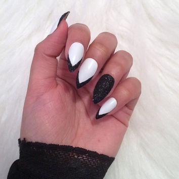black-and-white-stiletto-nails-27_15 Unghii stiletto alb-negru