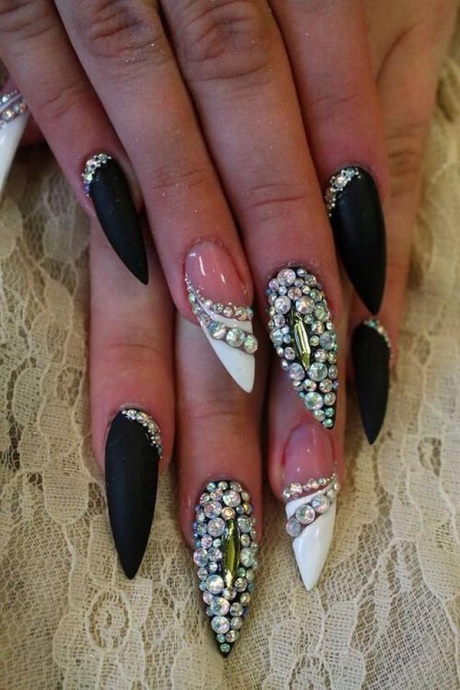 black-and-white-stiletto-nails-27_16 Unghii stiletto alb-negru