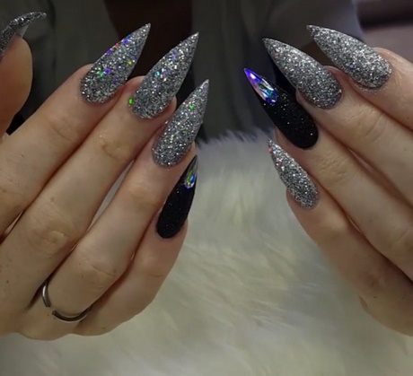 black-glitter-stiletto-nails-29_9 Negru sclipici stiletto Cuie