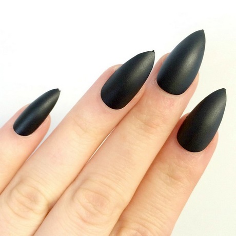 black-matte-pointy-nails-03_15 Negru mat unghiile ascuțite