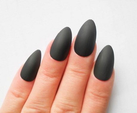 black-matte-pointy-nails-03_7 Negru mat unghiile ascuțite
