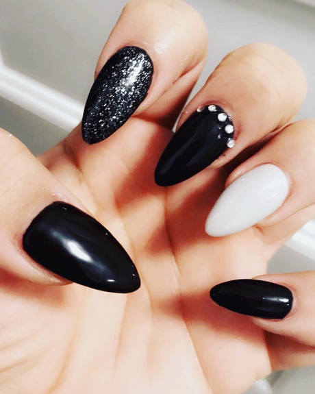 black-nails-pointy-30_15 Unghii negre ascuțite