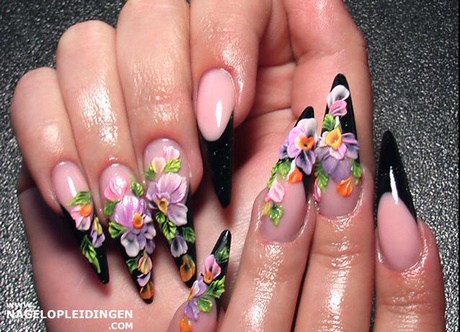 black-nails-with-flowers-51_12 Cuie negre cu flori