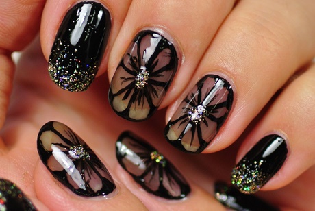 black-nails-with-flowers-51_16 Cuie negre cu flori