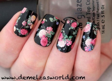 black-nails-with-flowers-51_3 Cuie negre cu flori