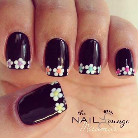 black-nails-with-flowers-51_9 Cuie negre cu flori