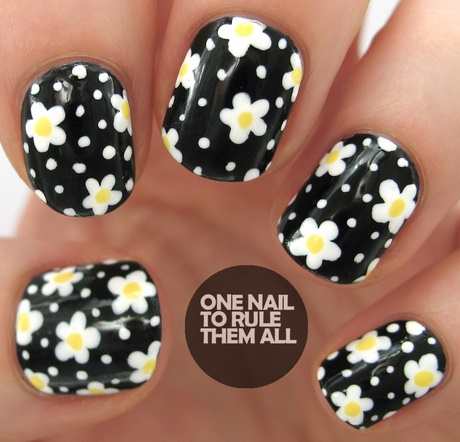 black-nails-with-white-flowers-89_7 Cuie negre cu flori albe