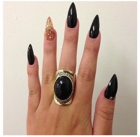 black-pointed-acrylic-nails-12_14 Unghii acrilice negre