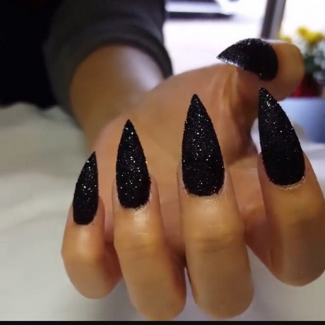 black-pointed-acrylic-nails-12_15 Unghii acrilice negre