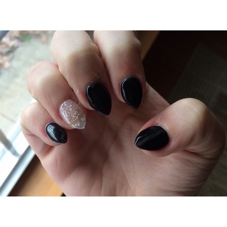 black-pointed-acrylic-nails-12_17 Unghii acrilice negre